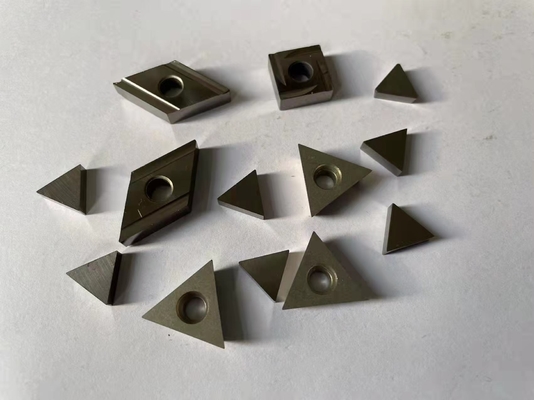 T Type Ceramic Turning Inserts Alat Bubut Warna Perak Bukti Keausan